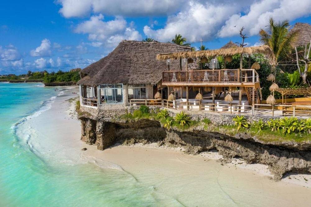 Salt & Coral Hotel and Restaurant 1