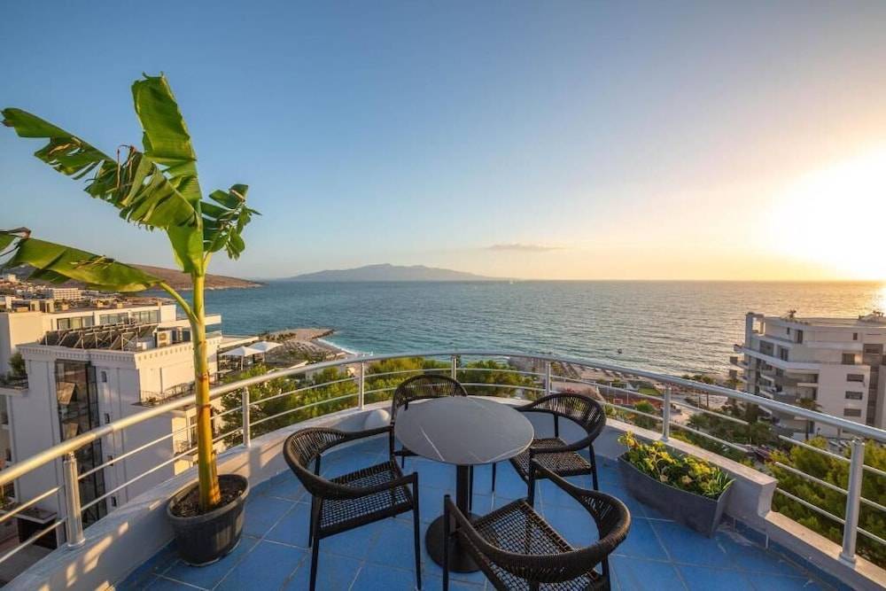 Hotel Sea Breeze 1