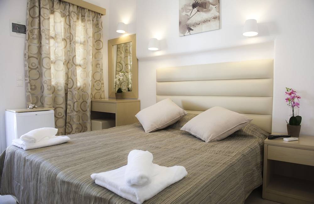 Agia Anna Beachfront Boutique 1