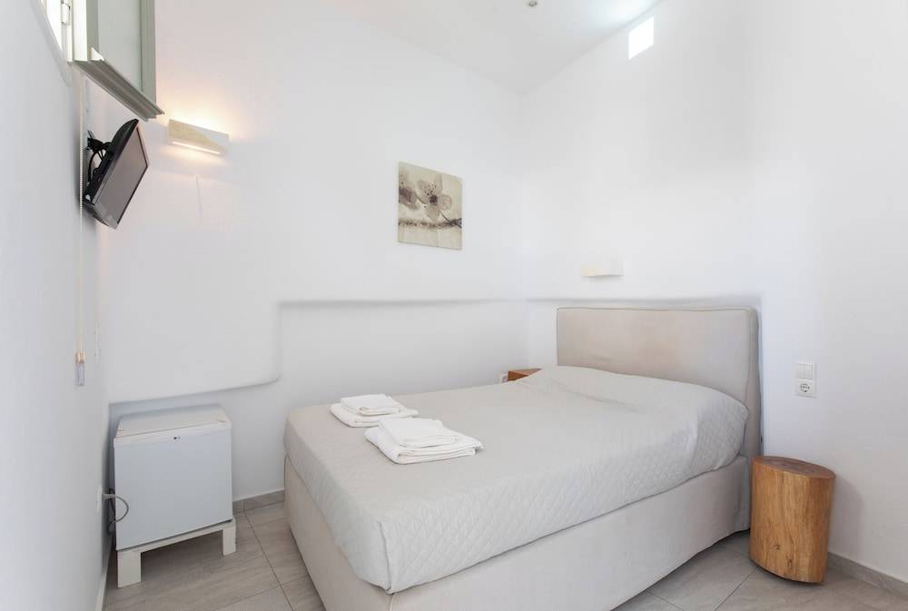 Agia Anna Beachfront Boutique 2