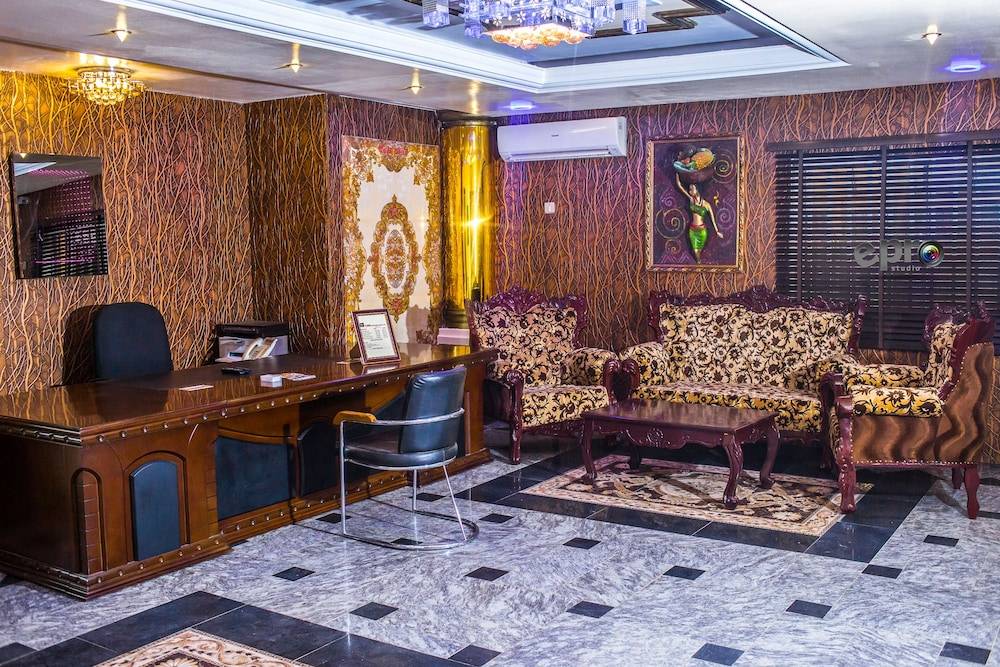 E-Luxe Suites Hotel 2