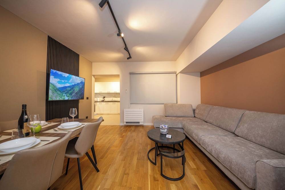 Blloku Unique Apartments 2 1