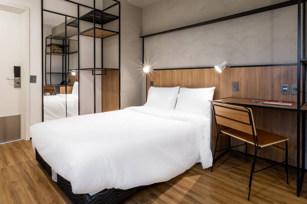 Ibis Aruja 2