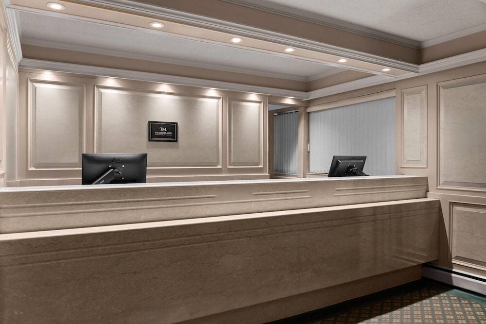 Royal Scot Hotel & Suites, Trademark Collection by Wyndham 2