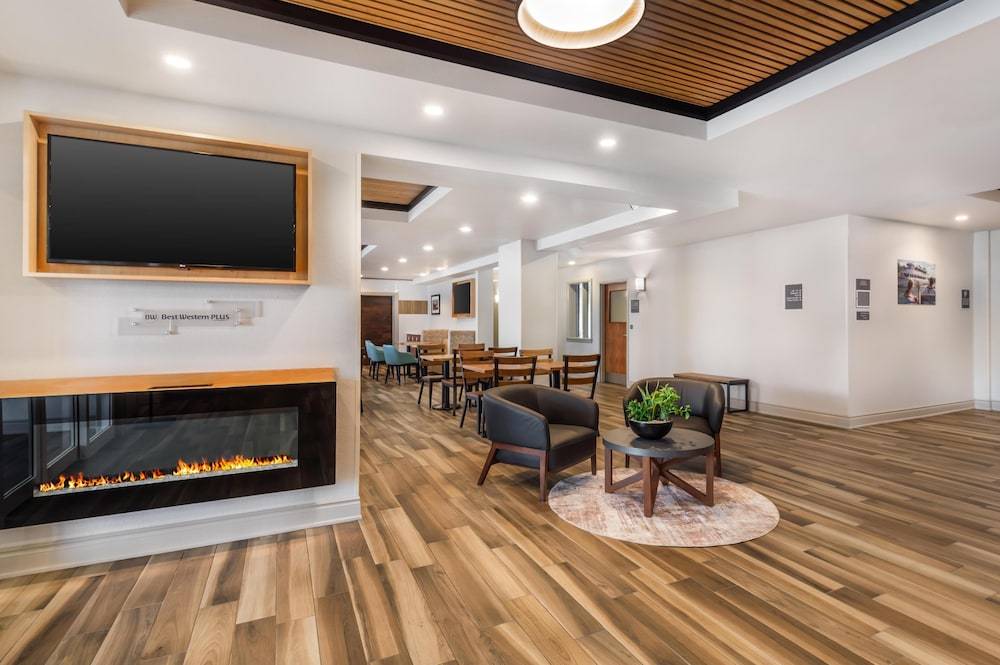 Best Western Plus 1000 Islands Hotel & Suites 2