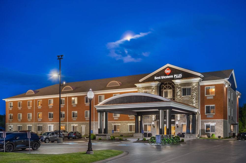 Best Western Plus 1000 Islands Hotel & Suites 1