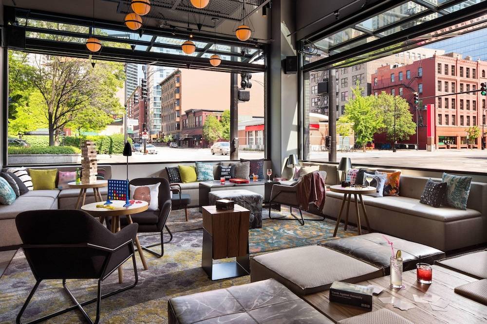 Moxy Chicago Downtown 2