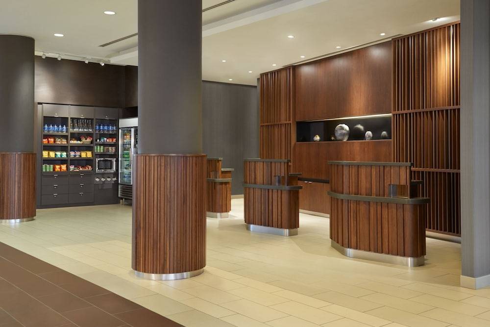 Courtyard by Marriott Calgary Airport 2