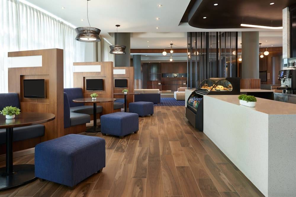 Courtyard by Marriott Calgary Airport 2