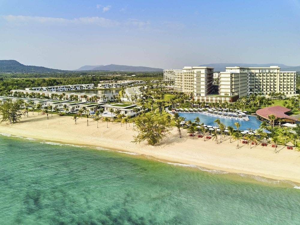 Mövenpick Resort Waverly Phu Quoc 1
