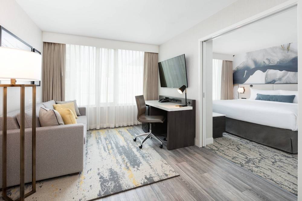 Delta Hotels by Marriott Vancouver Downtown Suites - Downtown Vancouver 1