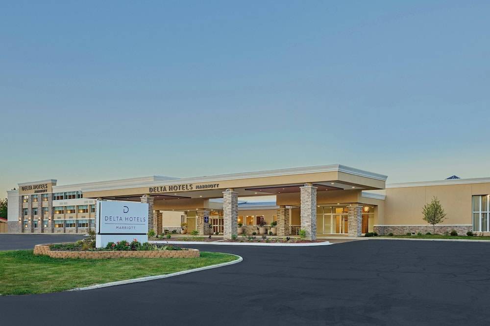 Delta Hotels by Marriott Chicago Willowbrook 1