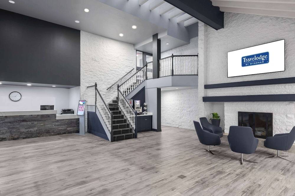 Travelodge by Wyndham Barrie 2