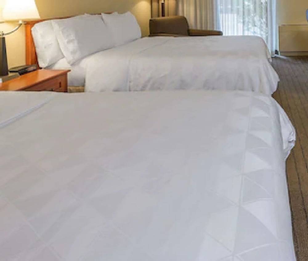 Allure Hotel & Conference Centre 2