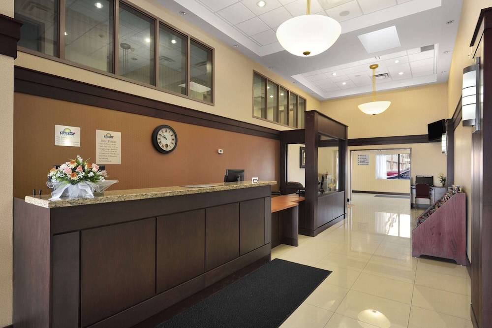 Days Inn by Wyndham Brampton 2