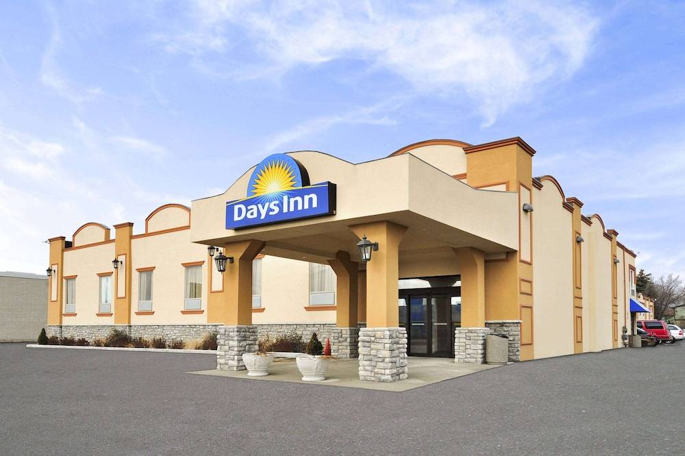 Days Inn by Wyndham Brampton 1