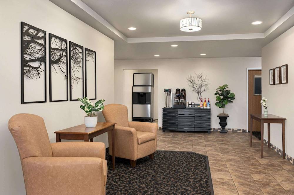 Baymont by Wyndham Buffalo 2