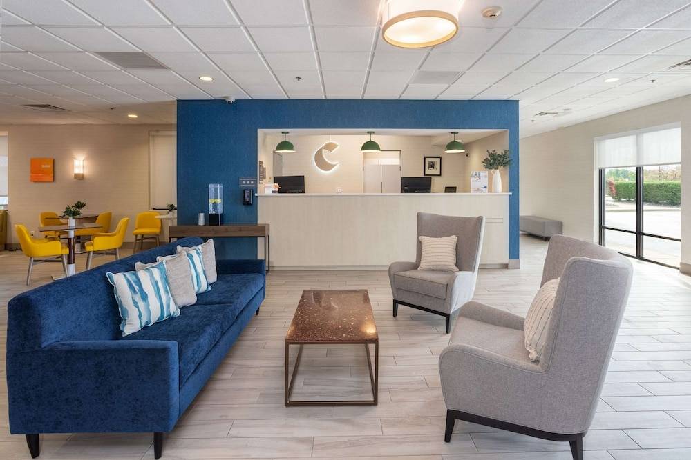 Comfort Inn & Suites Buffalo Airport 1