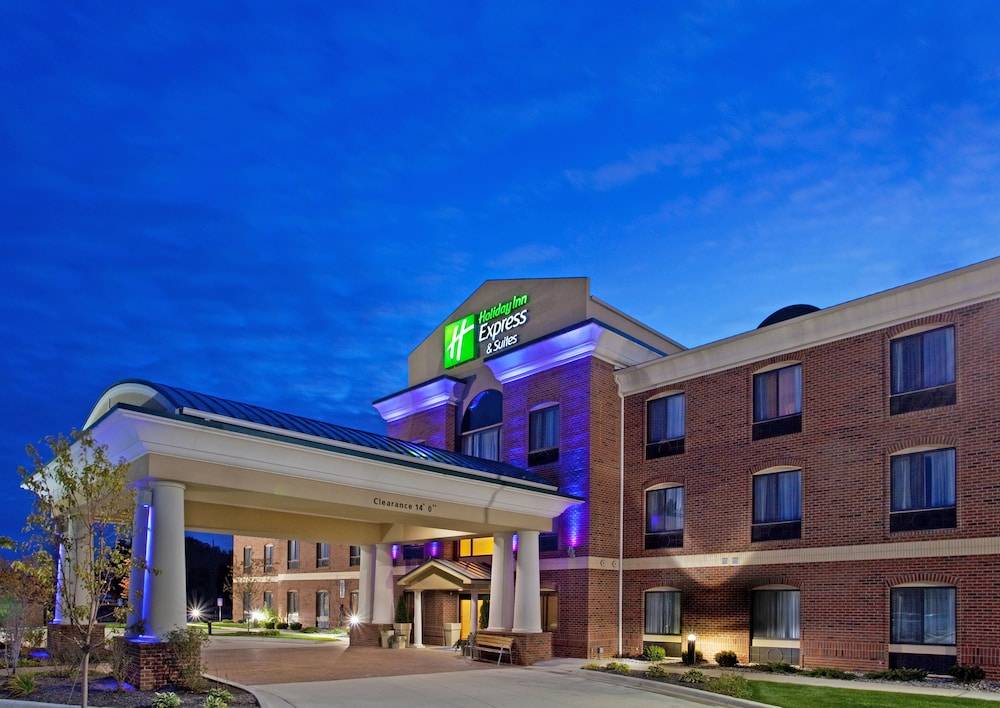Holiday Inn Express & Suites CHESTERFIELD - SELFRIDGE AREA by IHG 1