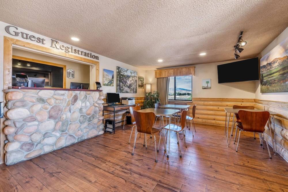 Super 8 by Wyndham Cody 2