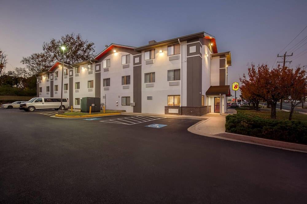 Super 8 by Wyndham College Park Wash DC Area 1