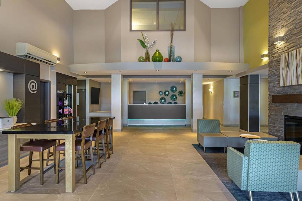 Best Western Plus Dartmouth Hotel & Suites 2
