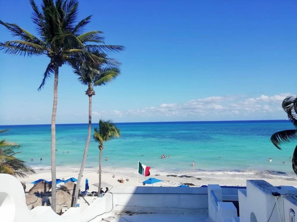 Pelicano Inn Playa del Carmen - Beachfront Hotel 1