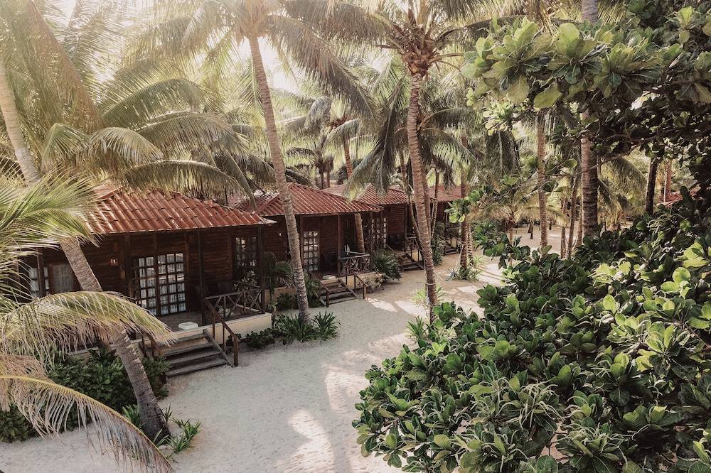 Petit Lafitte Beach Front Hotel & Bungalows 2
