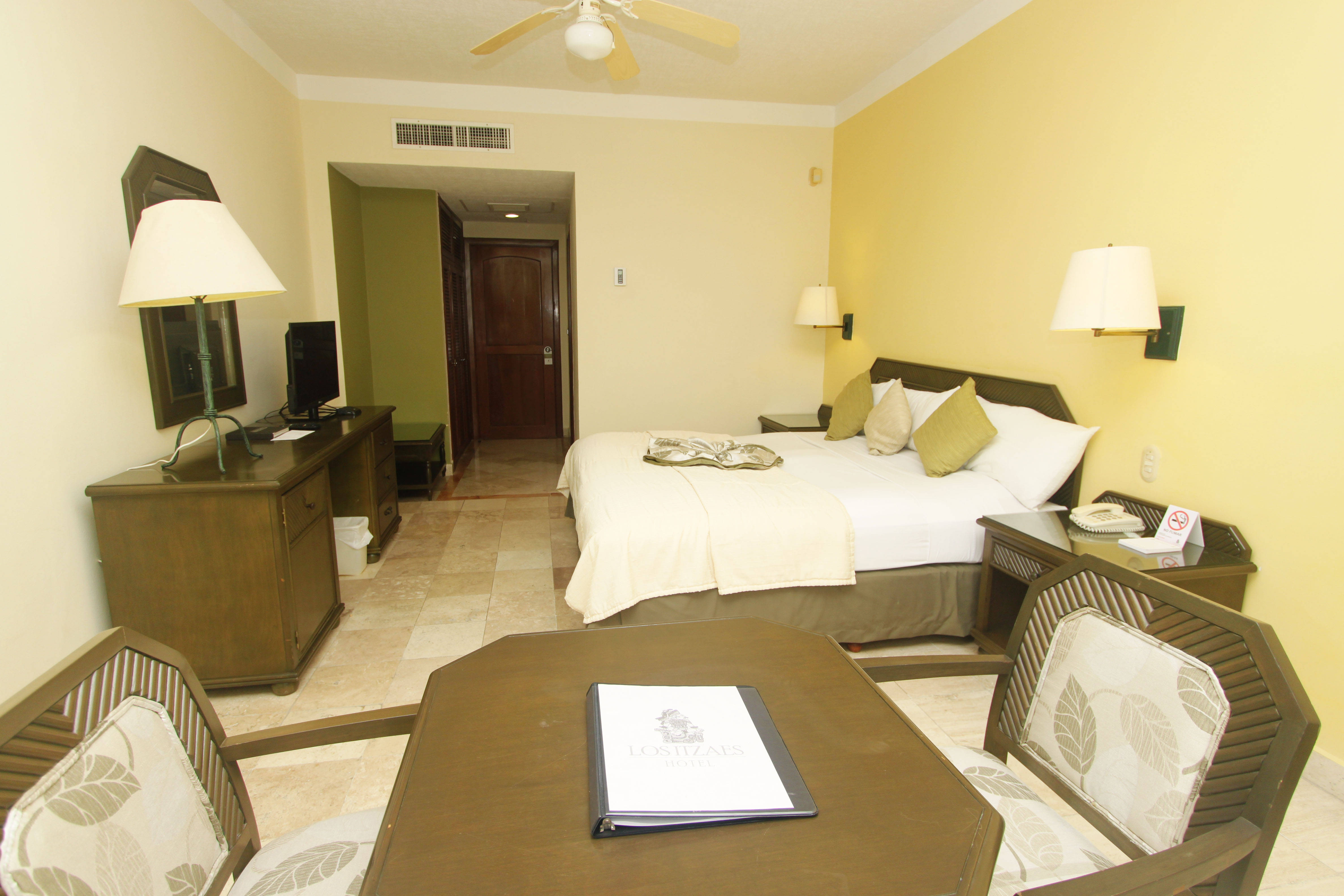 Hotel Los Itzaes by 5th av 2
