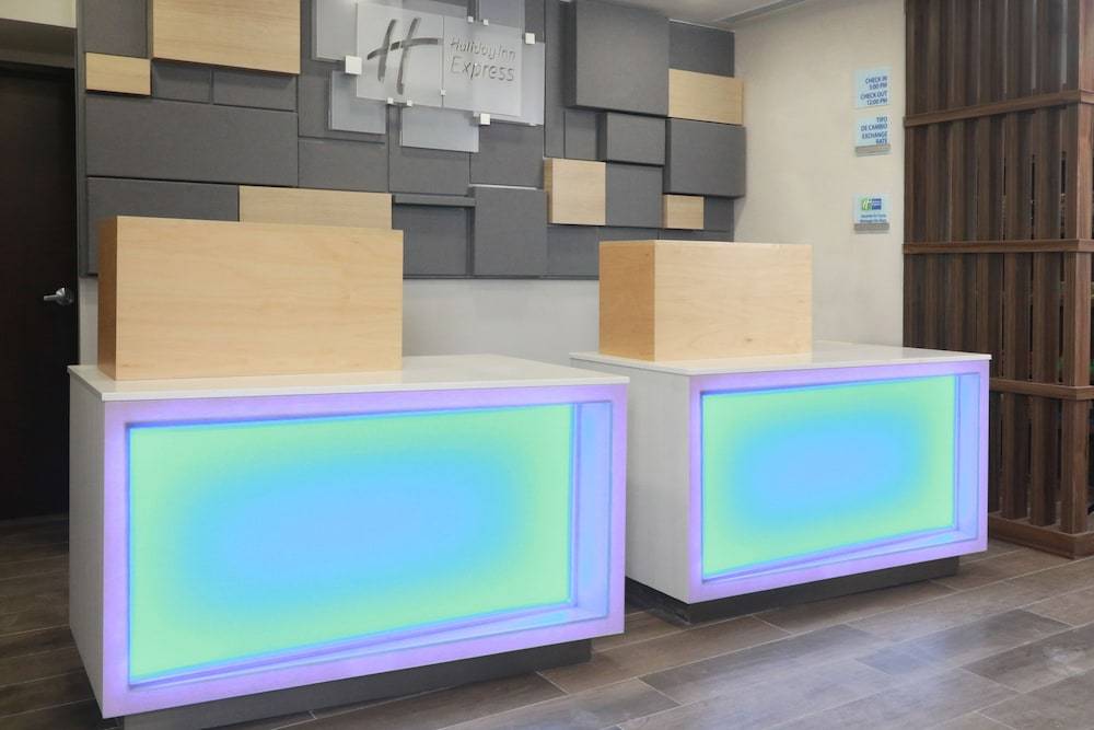 Holiday Inn Express & Suites PLAYA DEL CARMEN by IHG 2