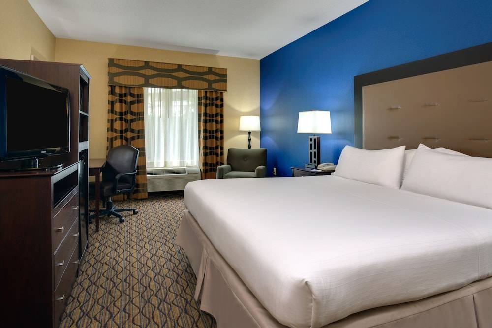 Holiday Inn Express & Suites TOWER CENTER NEW BRUNSWICK by IHG 2