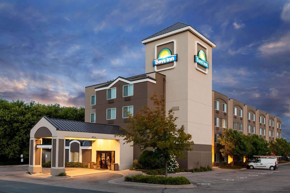Days Inn by Wyndham Eagan Minnesota Near Mall of America 1