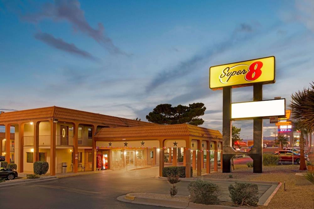 Super 8 by Wyndham El Paso Airport 1