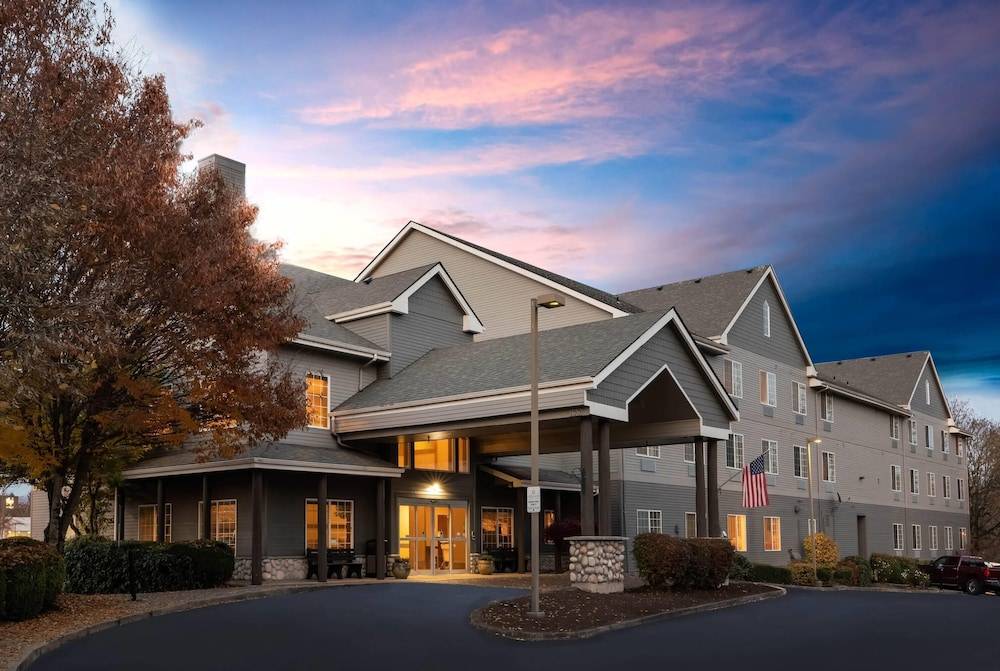 La Quinta by Wyndham Eugene 1