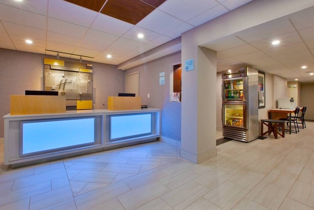 Holiday Inn Express FAIRFAX - ARLINGTON BOULEVARD by IHG 2