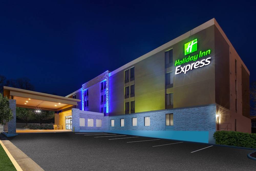 Holiday Inn Express FAIRFAX - ARLINGTON BOULEVARD by IHG 1