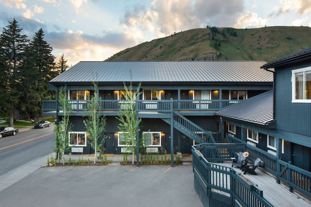 Anvil Hotel 1