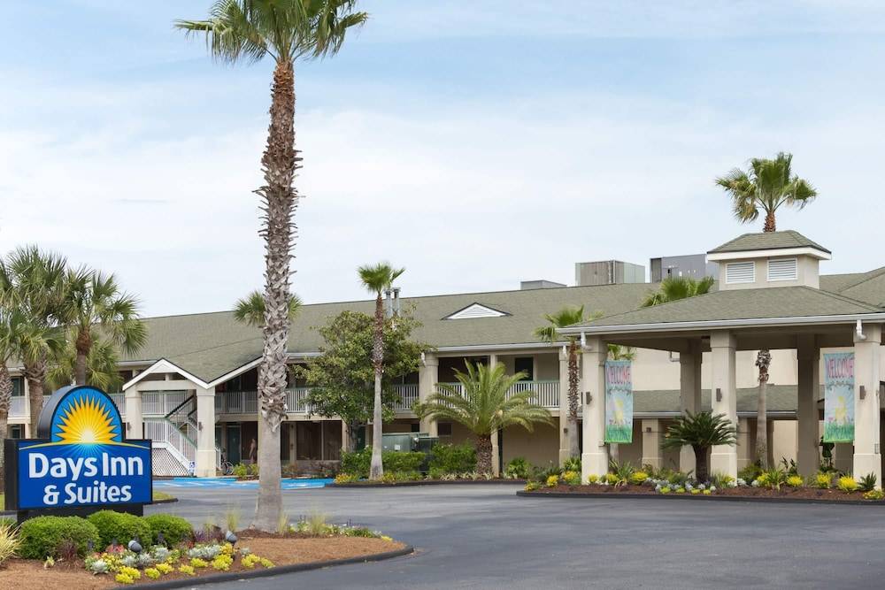 Days Inn & Suites by Wyndham Jekyll Island 1