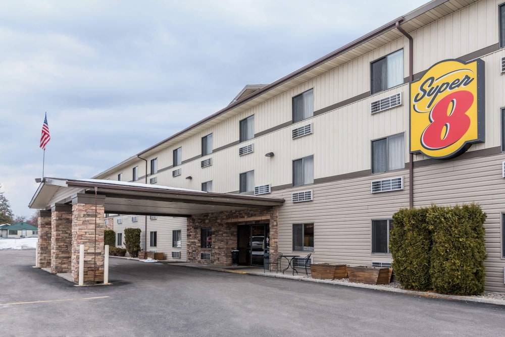 Super 8 by Wyndham Kalispell Glacier National Park 1