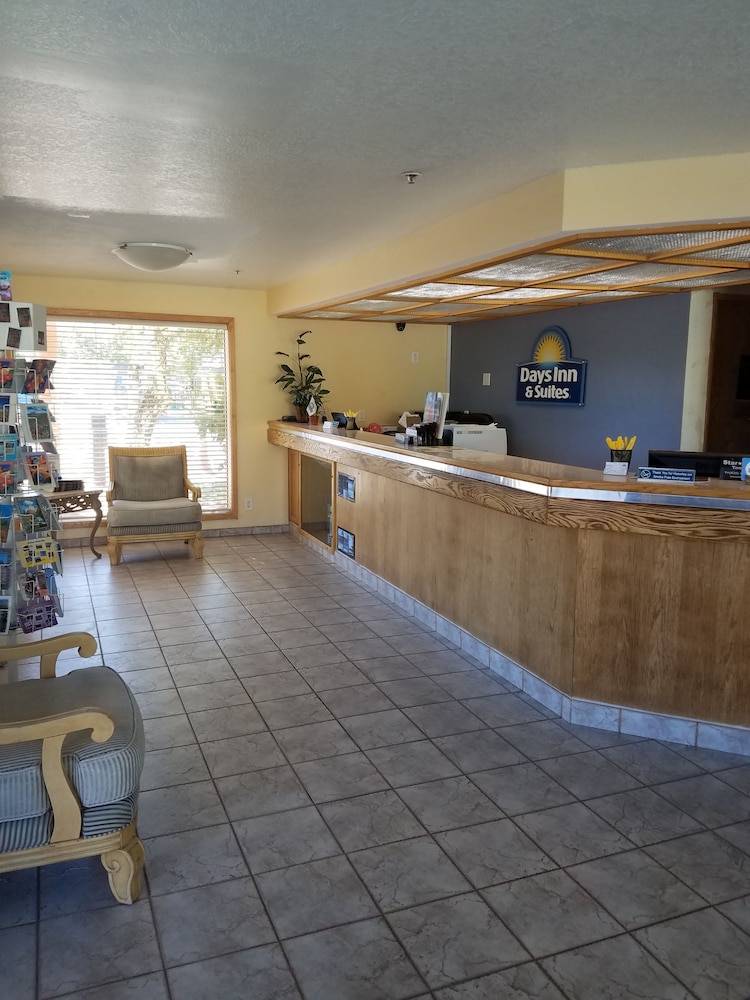 Days Inn & Suites by Wyndham Kanab 2