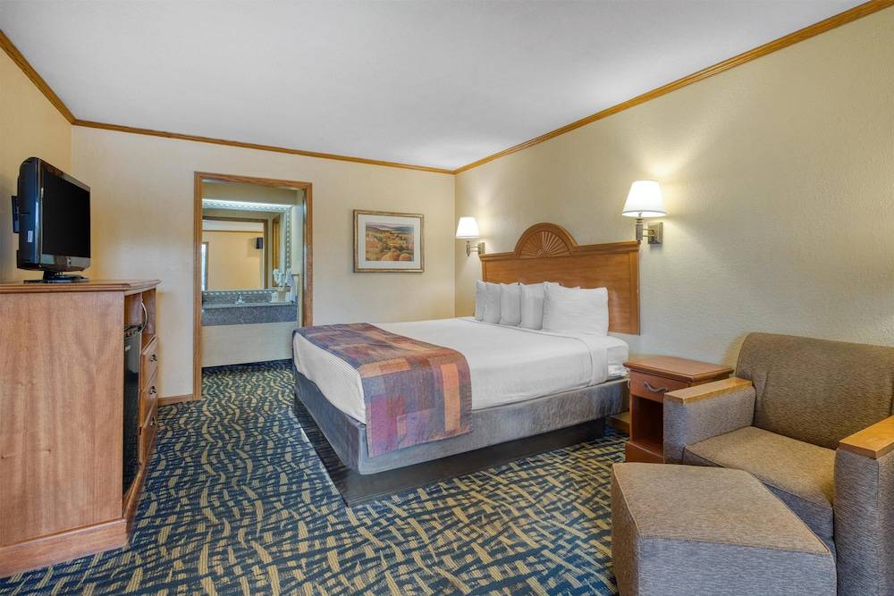 SureStay by Best Western Kansas City Country Inn North 1