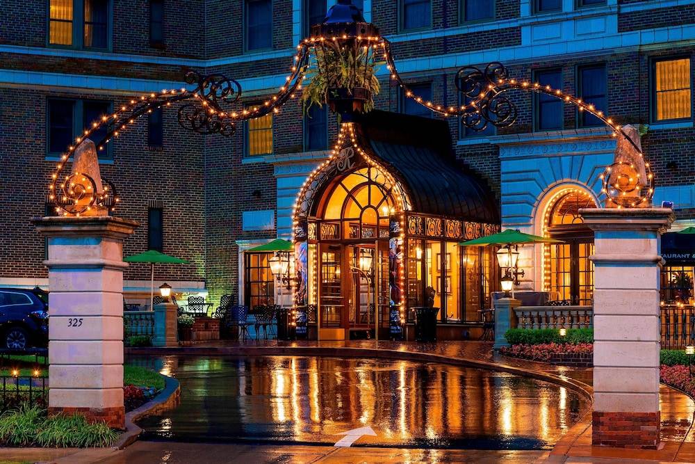 The Raphael Hotel, Autograph Collection 1