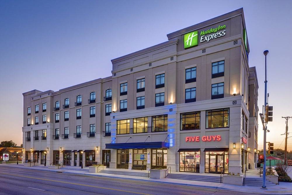 Holiday Inn Express & Suites KANSAS CITY KU MEDICAL CENTER by IHG 1