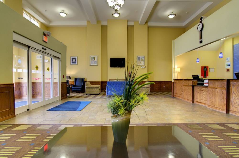 Holiday Inn Express & Suites KANSAS CITY SPORT COMPLEX AREA by IHG 2