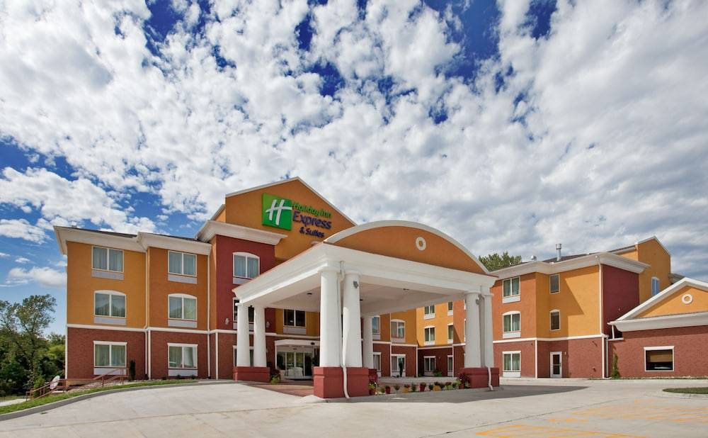 Holiday Inn Express & Suites KANSAS CITY SPORT COMPLEX AREA by IHG 1