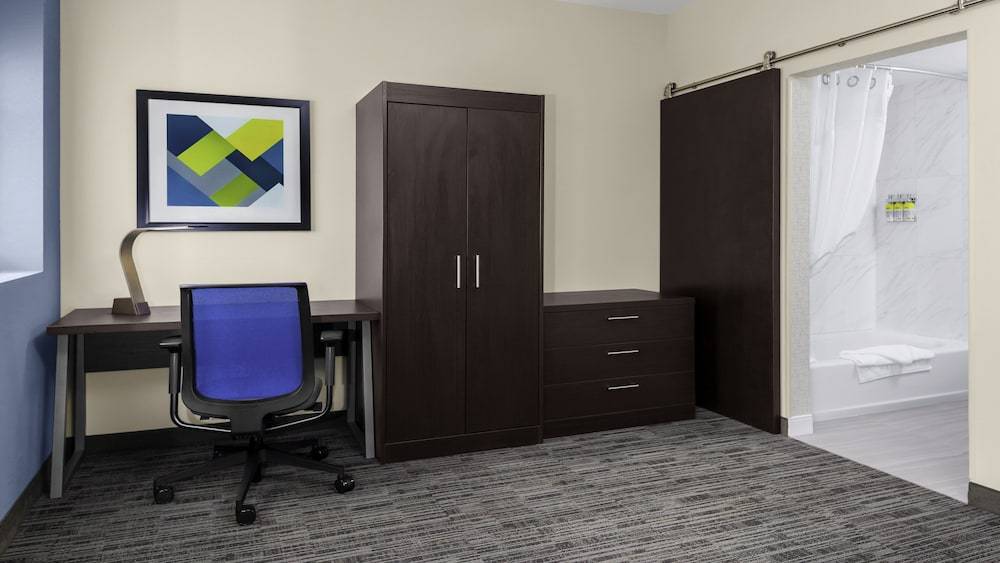 Holiday Inn Express KANSAS CITY DOWNTOWN by IHG 2