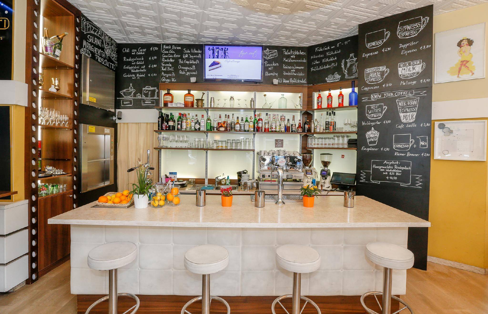 Timeout City Hotel, 5 min to city center, Self Check In 2