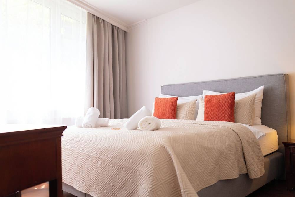 Hotel Attaché 1