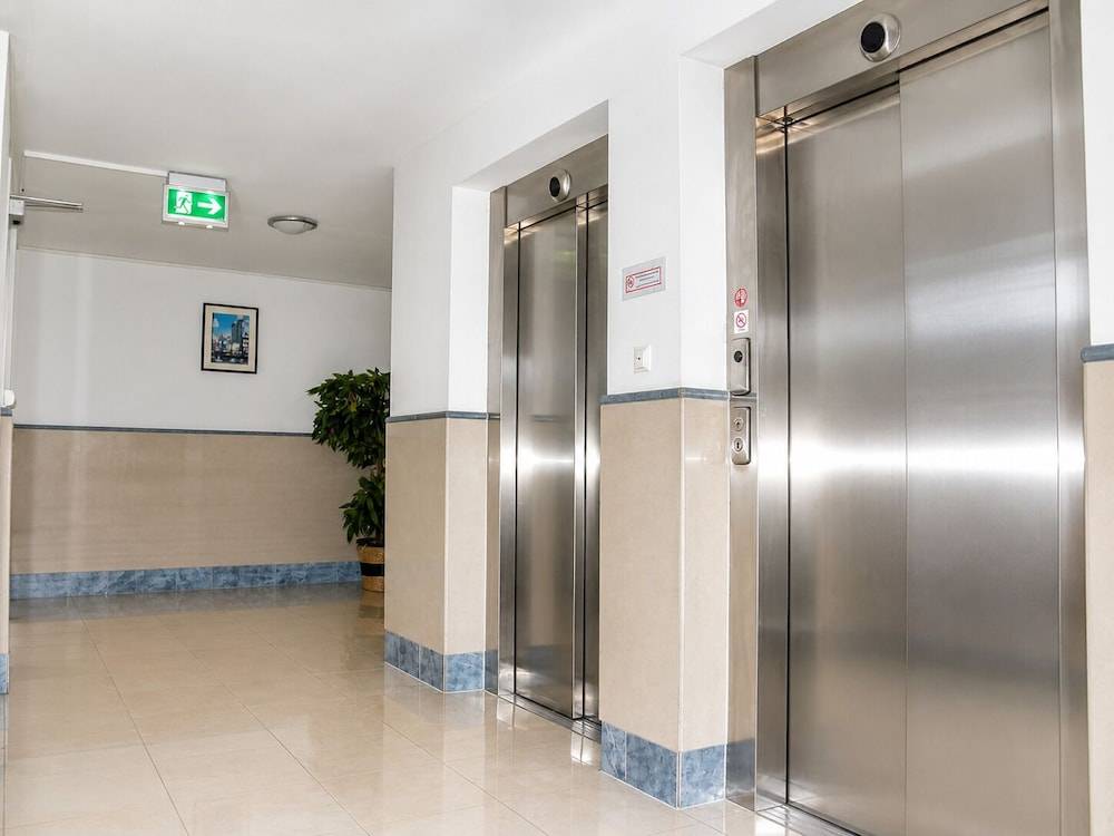Hotel Donaustadt Kagran - at Metro U1 1