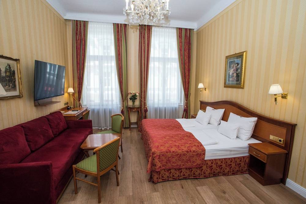 Pension Opera Suites I Self Check In I AC in all rooms 1